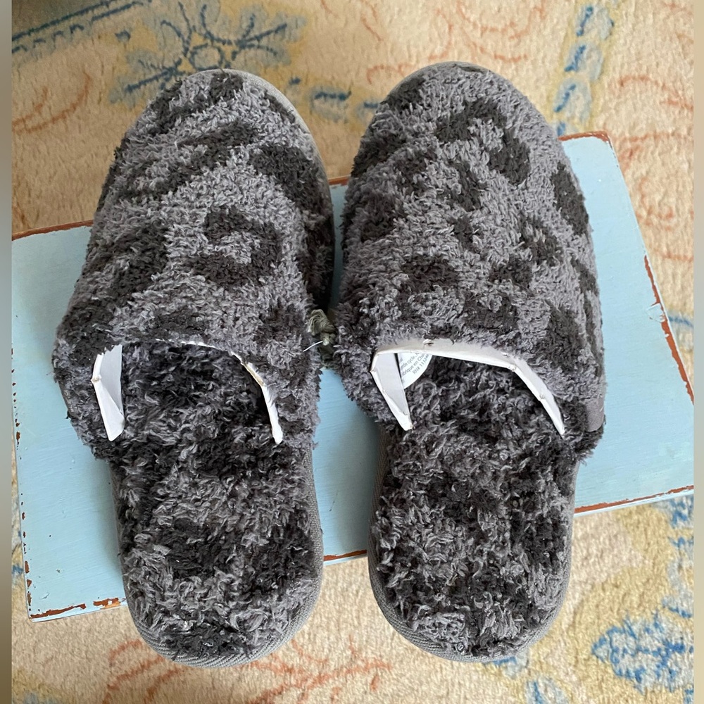 NWT BAREFOOT DREAMS slippers brand new